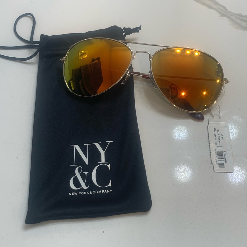 Aviator style sunglasses NWT